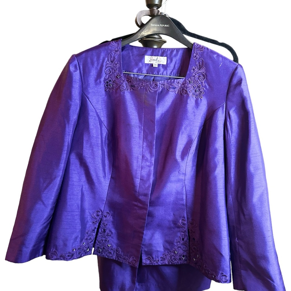 Emily Purple 2pc Suit Sz 18W, Lined, sequin design on Collar and hem - Plus Size